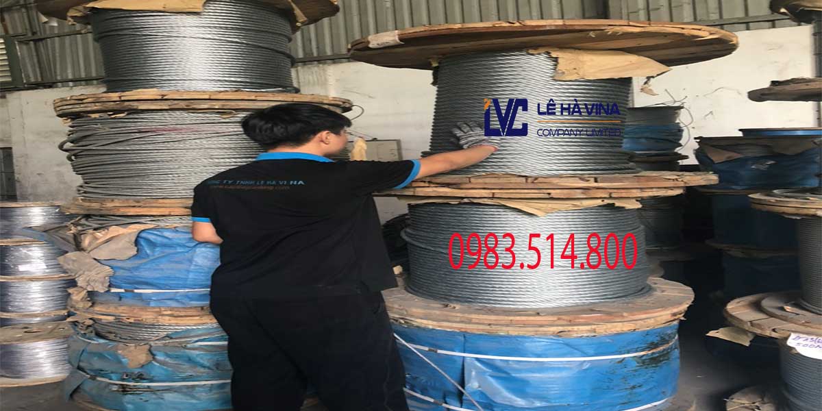 Dây cáp neo giằng trong kho của Lê Hà